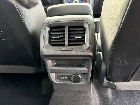 Used 2024 Volkswagen Tiguan SE image 21