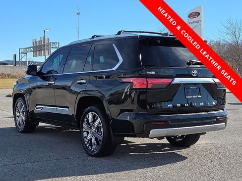Used 2024 Toyota Sequoia Capstone image 4