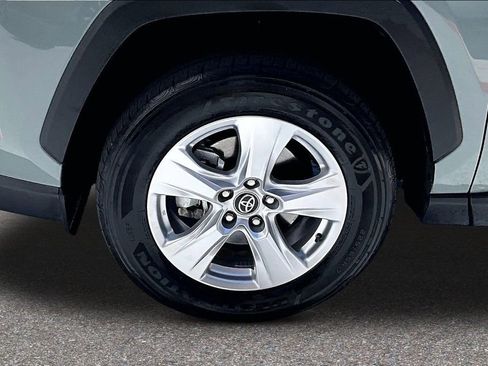 Used 2021 Toyota RAV4 XLE AWD/4WD image 32