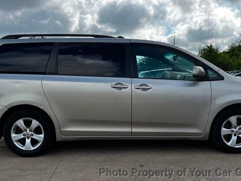 Used 2015 Toyota Sienna LE FWD image 5