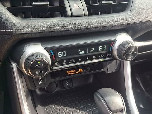 Used 2021 Toyota RAV4 XLE w/ Convenience Package AWD/4WD image 15