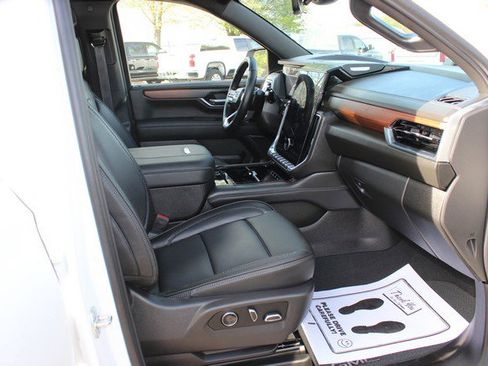 Used 2025 GMC Yukon Denali w/ Denali Reserve Package image 21