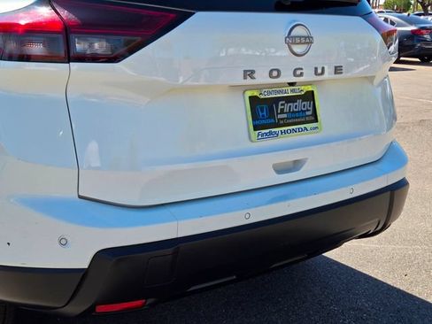 Used 2024 Nissan Rogue S FWD image 7