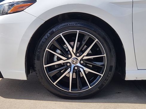 Used 2022 Toyota Camry SE FWD image 12