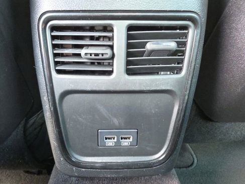 Used 2018 Chrysler 300 S AWD/4WD image 10