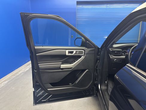 Used 2022 Ford Explorer XLT w/ Class IV Trailer Tow Package image 9