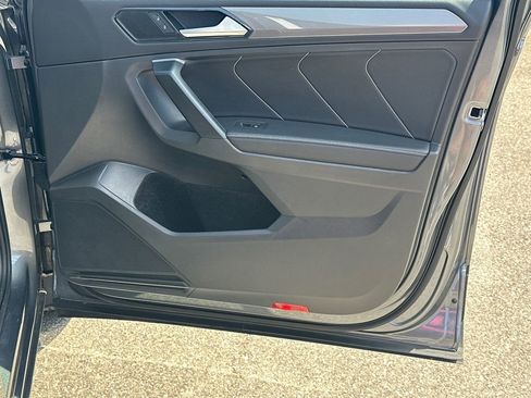 Used 2024 Volkswagen Tiguan SE image 14