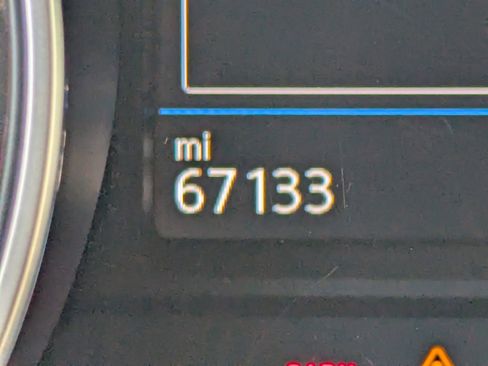 Used 2021 Volkswagen Tiguan SE w/ Panoramic Sunroof Package image 31