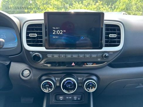 New 2025 Hyundai Venue Limited image 12