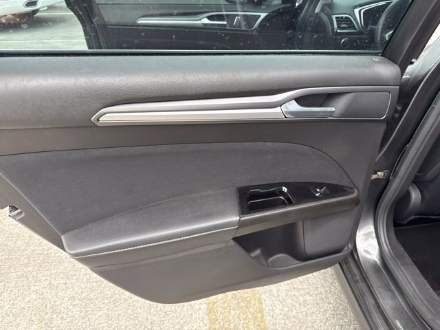 Used 2016 Ford Fusion SE FWD image 13