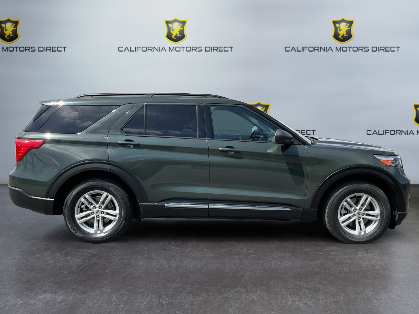 Used 2023 Ford Explorer XLT w/ Equipment Group 202A RWD image 4
