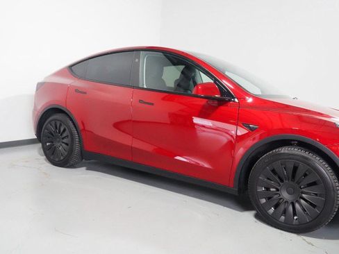 Used 2024 Tesla Model Y Long Range AWD/4WD image 45