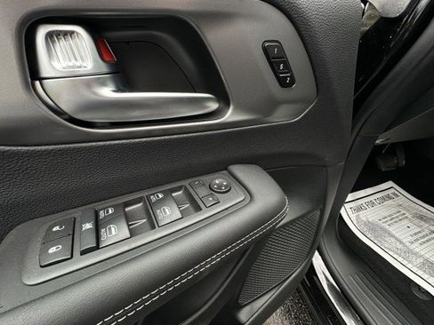 New 2026 Chrysler Pacifica Select image 19