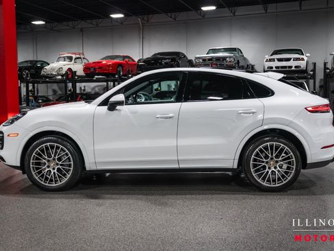 Used 2022 Porsche Cayenne Platinum Edition AWD/4WD image 2