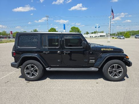 Used 2023 Jeep Wrangler Unlimited Sahara w/ Cold Weather Group AWD/4WD image 2
