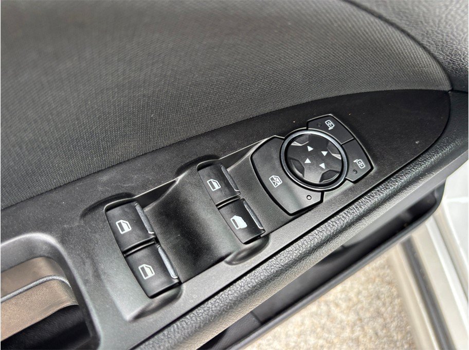 Used 2018 Ford Fusion SE w/ Equipment Group 201A FWD image 18