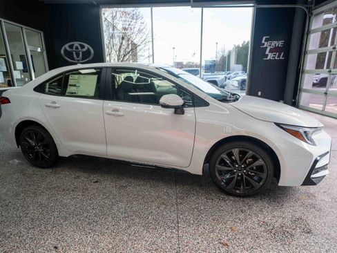 New 2026 Toyota Corolla SE w/ SE Premium Package image 5