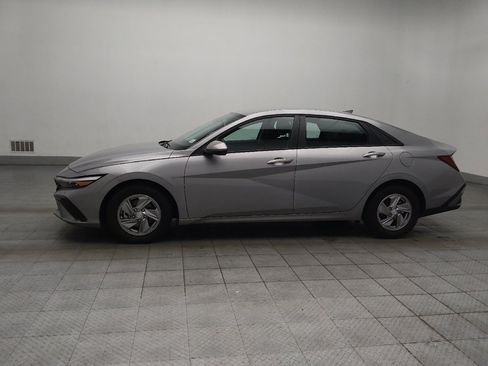 Used 2025 Hyundai Elantra SE FWD image 2