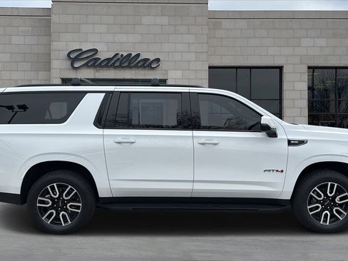 Used 2024 GMC Yukon XL AT4 image 2