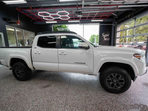 Used 2023 Toyota Tacoma SR5 AWD/4WD image 5