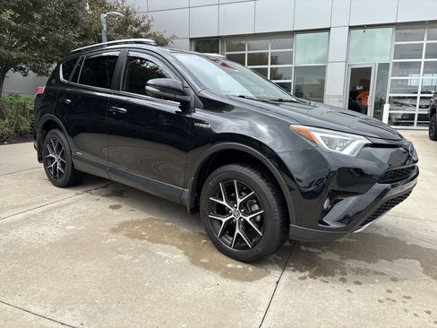 Used 2017 Toyota RAV4 SE AWD/4WD image 2
