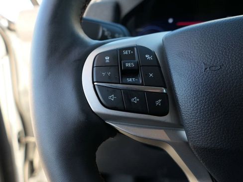 Used 2025 Ford Explorer Active w/ Active Comfort Package image 15