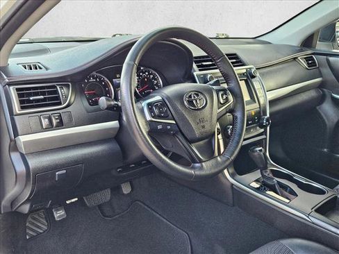 Used 2017 Toyota Camry SE image 10
