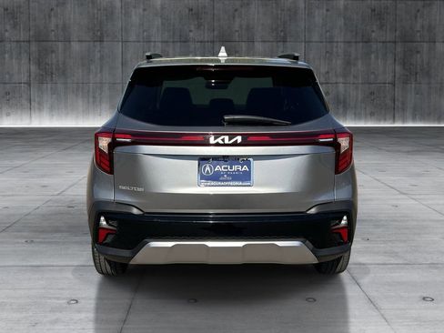 Used 2024 Kia Seltos EX FWD image 4