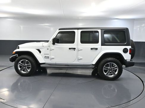 Used 2019 Jeep Wrangler Unlimited Sahara AWD/4WD image 9