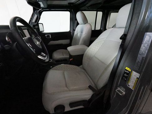 Used 2022 Jeep Wrangler Unlimited Sahara image 16