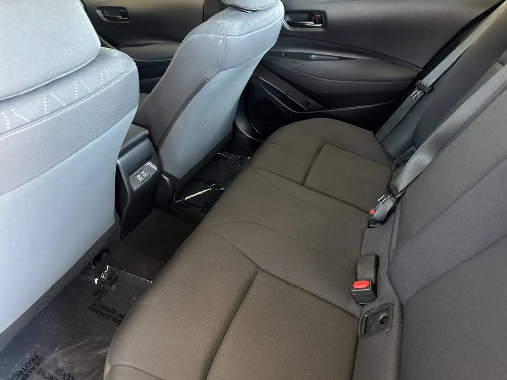 Used 2025 Toyota Corolla LE FWD image 11