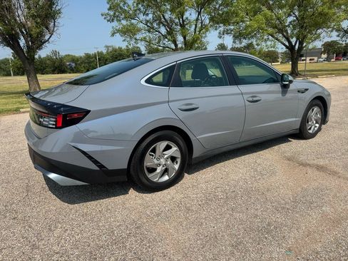 Used 2025 Hyundai Sonata SE FWD image 13