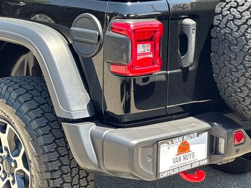 Used 2022 Jeep Wrangler Unlimited Rubicon w/ LED Lighting Group AWD/4WD image 6