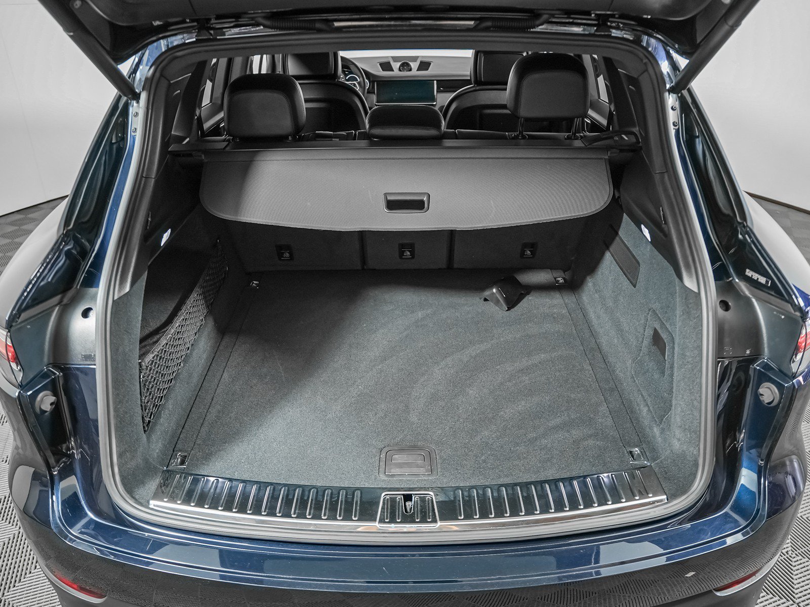 Certified 2023 Porsche Cayenne AWD/4WD image 12