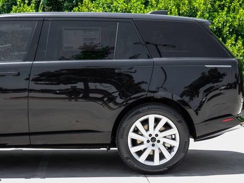 New 2026 Land Rover Range Rover Long Wheelbase SE AWD/4WD image 17