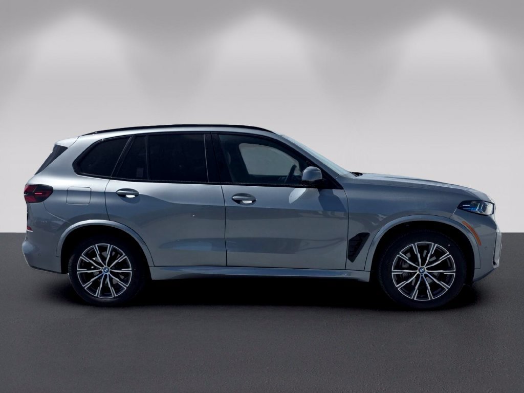 Certified 2025 BMW X5 sDrive40i w/ M Sport Package RWD image 3
