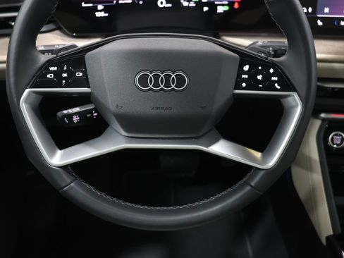Used 2025 Audi Q5 Premium w/ Convenience Package AWD/4WD image 17