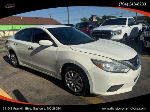 Used 2016 Nissan Altima 2.5 S w/ Interior Lighting Package FWD image 2