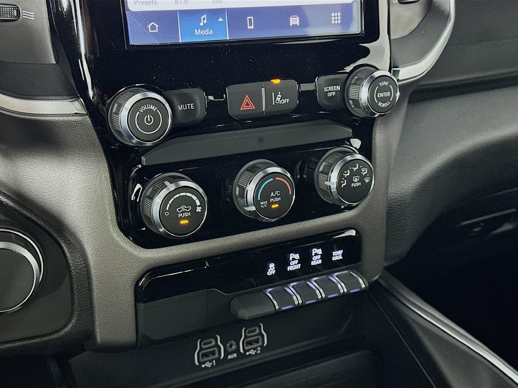 New 2026 RAM 1500 Express AWD/4WD image 15