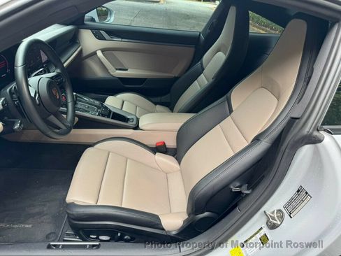 Used 2025 Porsche 911 Carrera RWD image 19