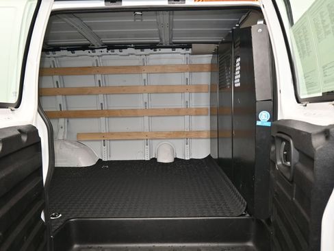 Used 2024 Chevrolet Express 2500 Work Van w/ Driver Convenience Package image 33