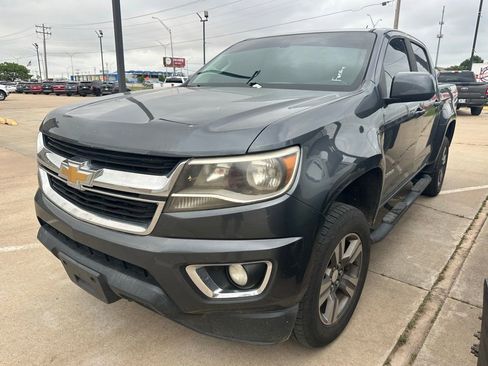 Used 2017 Chevrolet Colorado LT RWD image 2