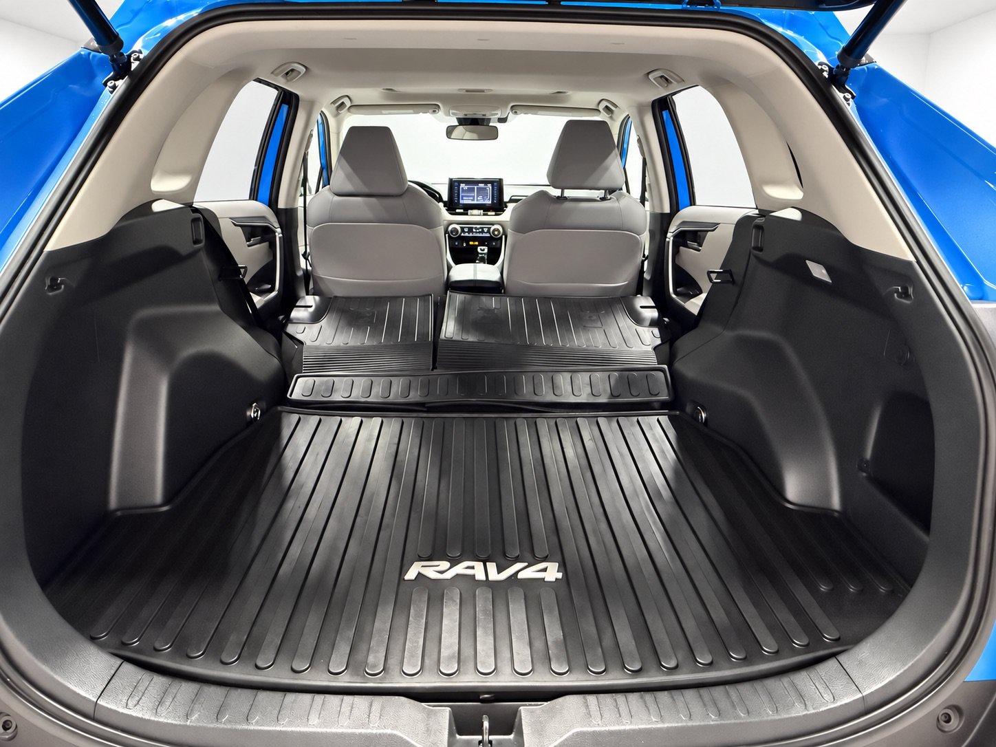 Used 2020 Toyota RAV4 XLE Premium AWD/4WD image 17