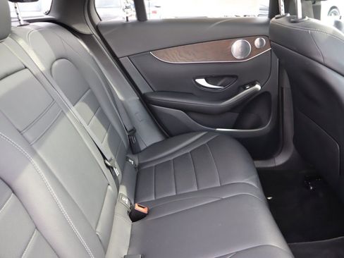 Used 2019 Mercedes-Benz GLC 300 4MATIC image 14
