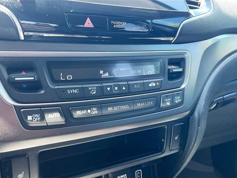 Used 2021 Honda Pilot Special Edition image 15