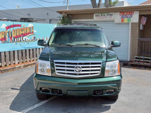 Used 2002 Cadillac Escalade AWD image 2