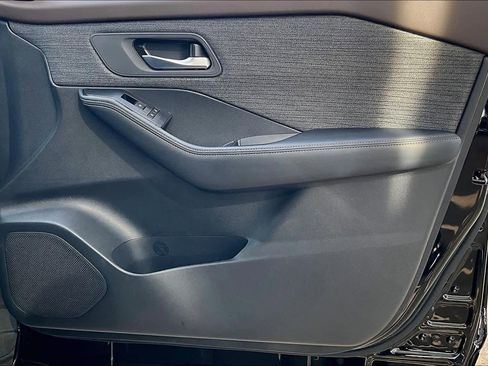 Certified 2023 Nissan Rogue SV image 23