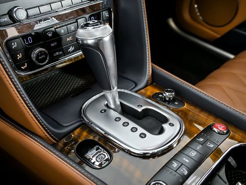 Used 2015 Bentley Flying Spur V8 image 38