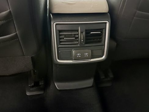 Used 2019 Subaru Forester Premium AWD/4WD image 30
