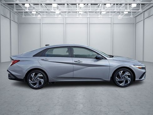 Certified 2025 Hyundai Elantra Sport FWD image 7